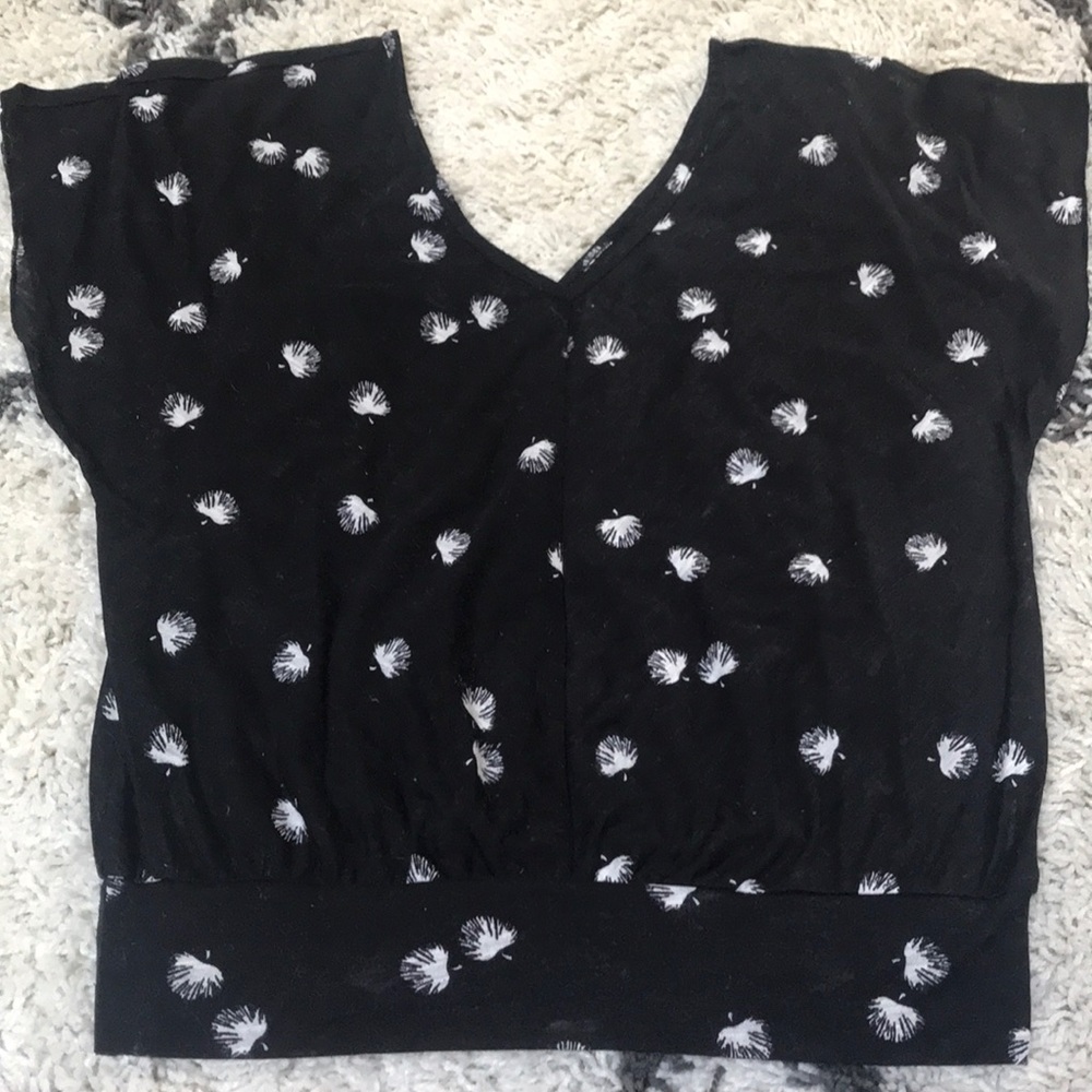 Black and White v neck top size small